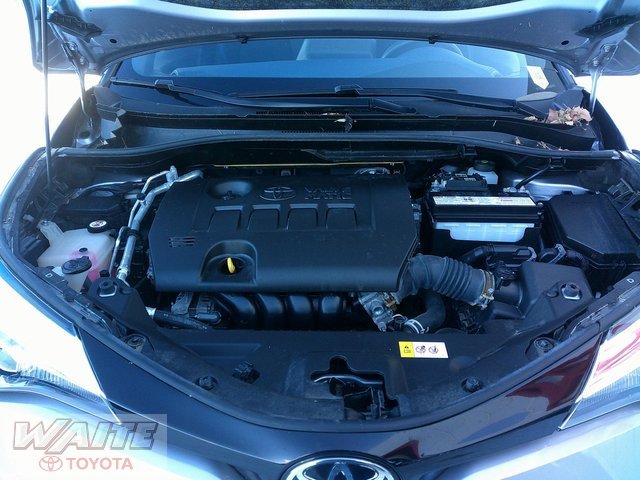 Used 2020 Toyota C-HR XLE image 7