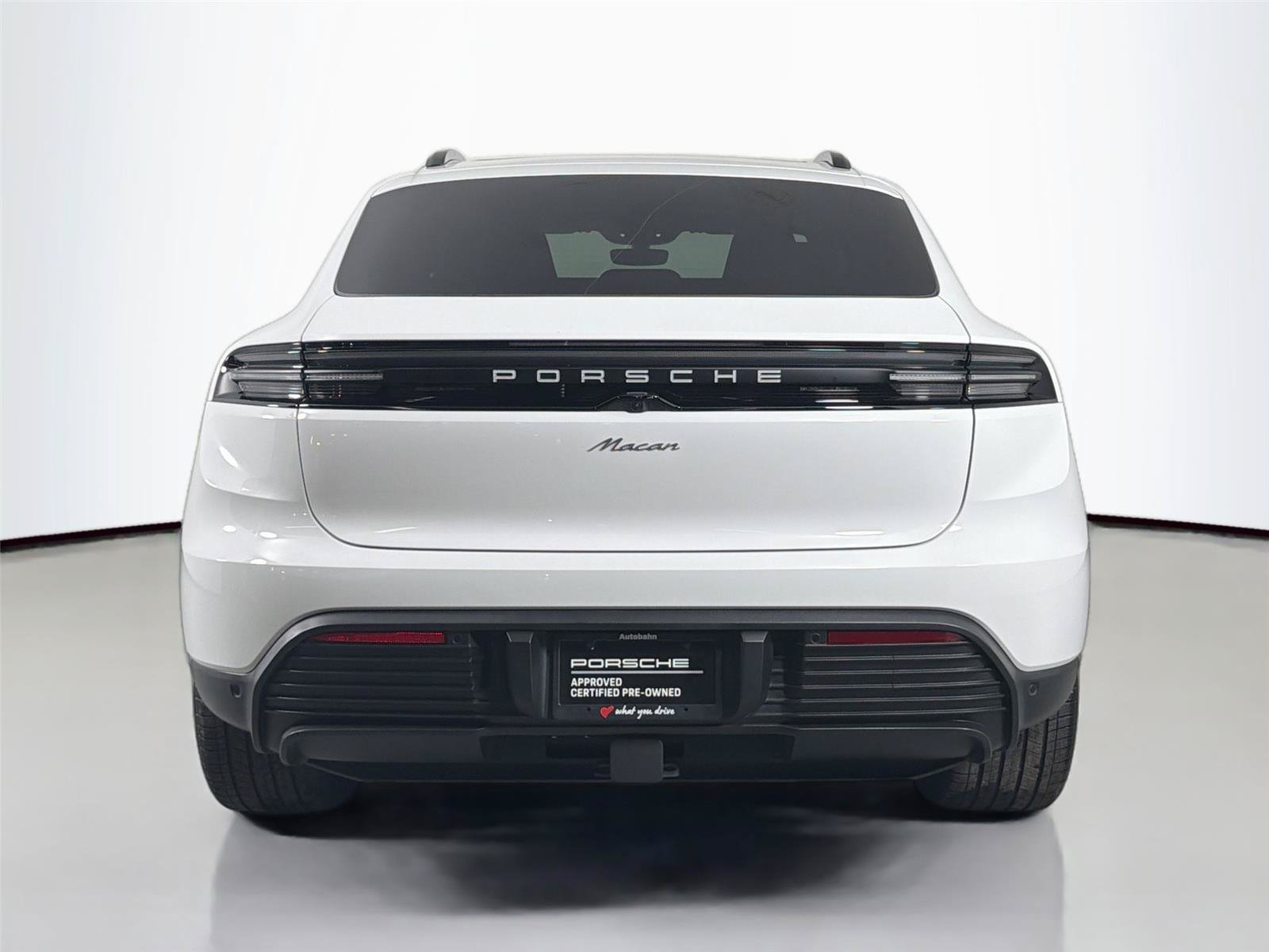Certified 2025 Porsche Macan Electric RWD image 6