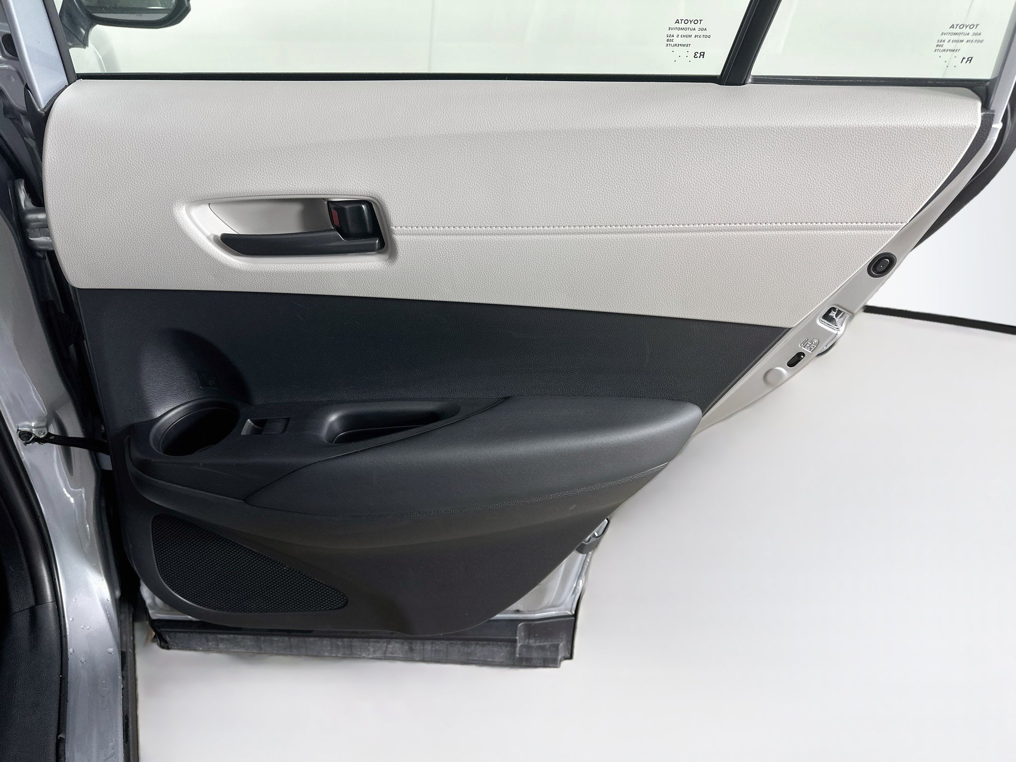 Used 2025 Toyota Corolla Cross L FWD image 29
