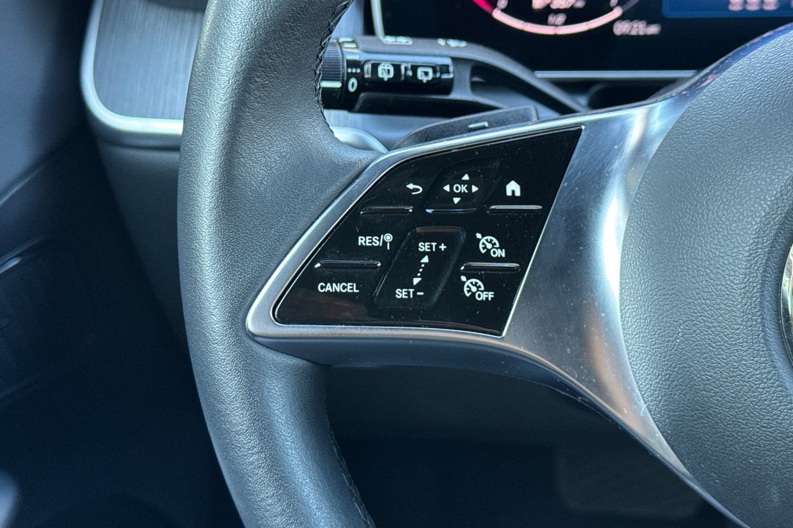 Certified 2025 Mercedes-Benz GLC 300 image 26