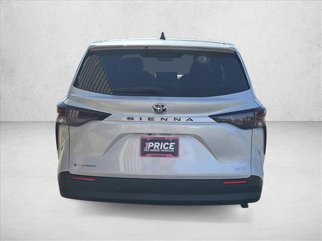 Used 2025 Toyota Sienna XLE image 6