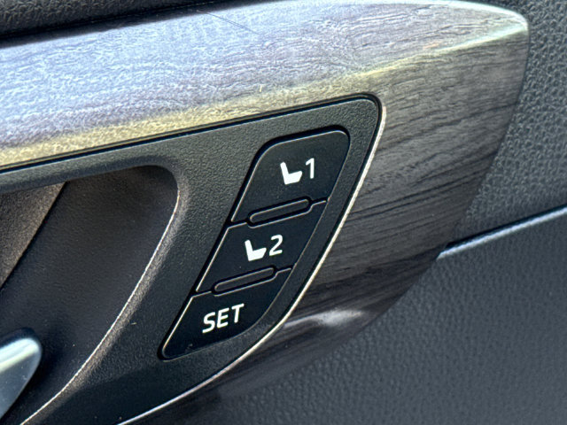Used 2020 Toyota Highlander Limited FWD image 23