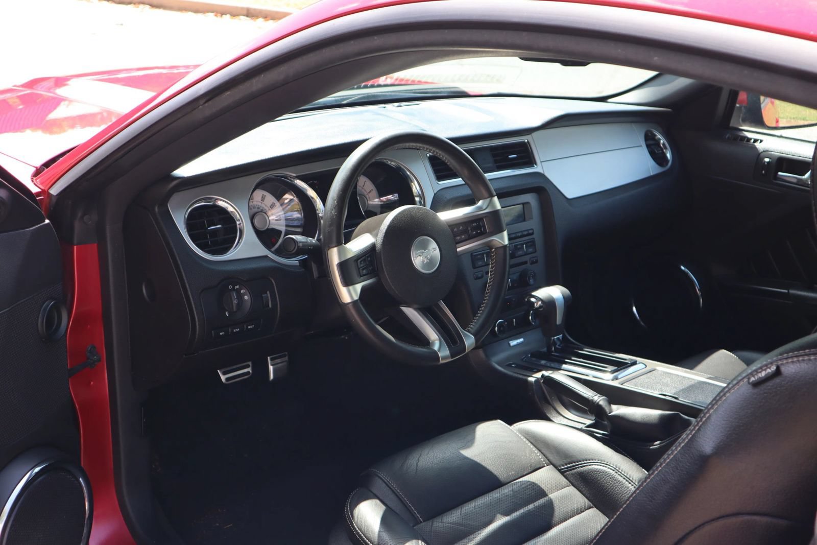 Used 2010 Ford Mustang Coupe RWD image 8