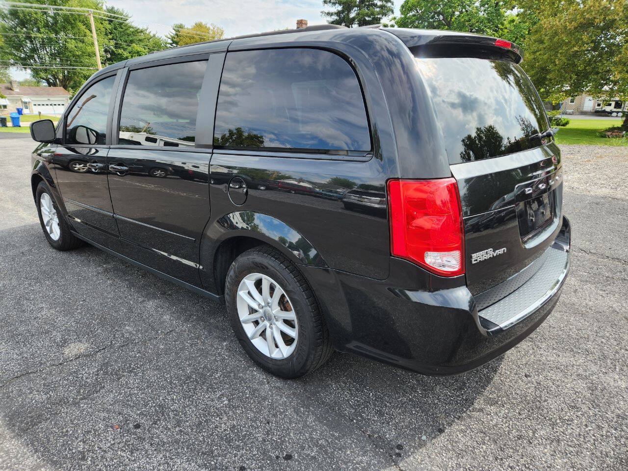 Used 2016 Dodge Grand Caravan SXT FWD image 9