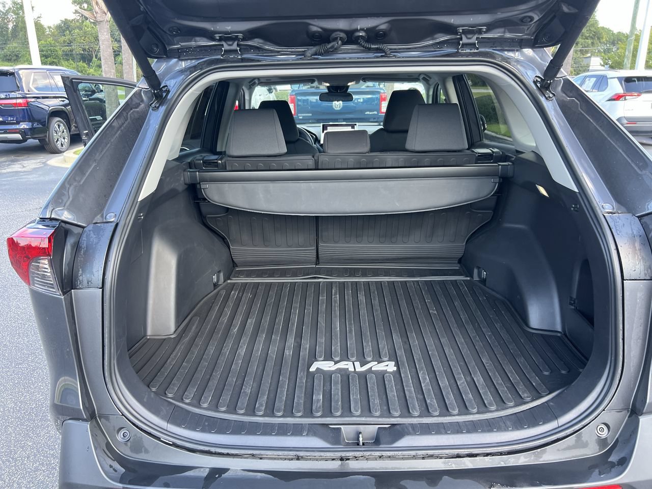 Used 2025 Toyota RAV4 XLE w/ Convenience Package FWD image 33