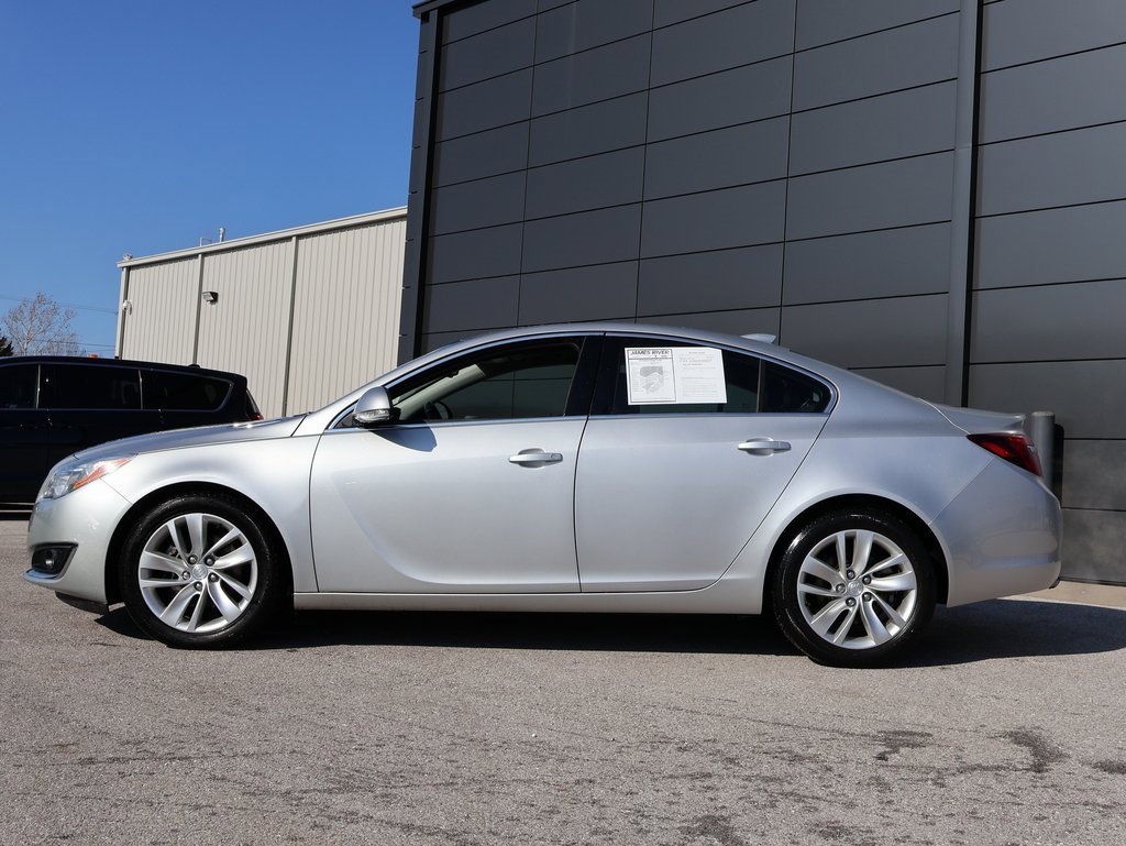 Used 2016 Buick Regal image 2