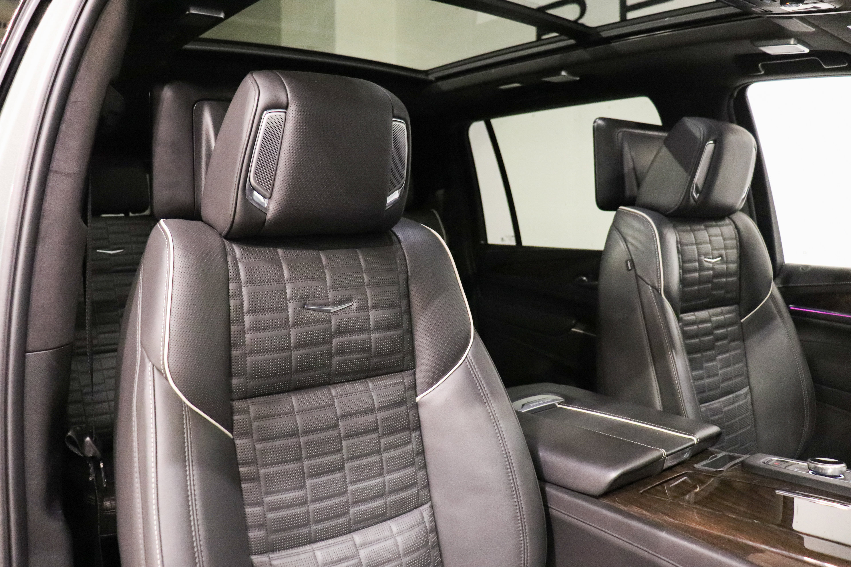 Used 2023 Cadillac Escalade ESV Sport Platinum w/ LPO, ONYX Package AWD/4WD image 14