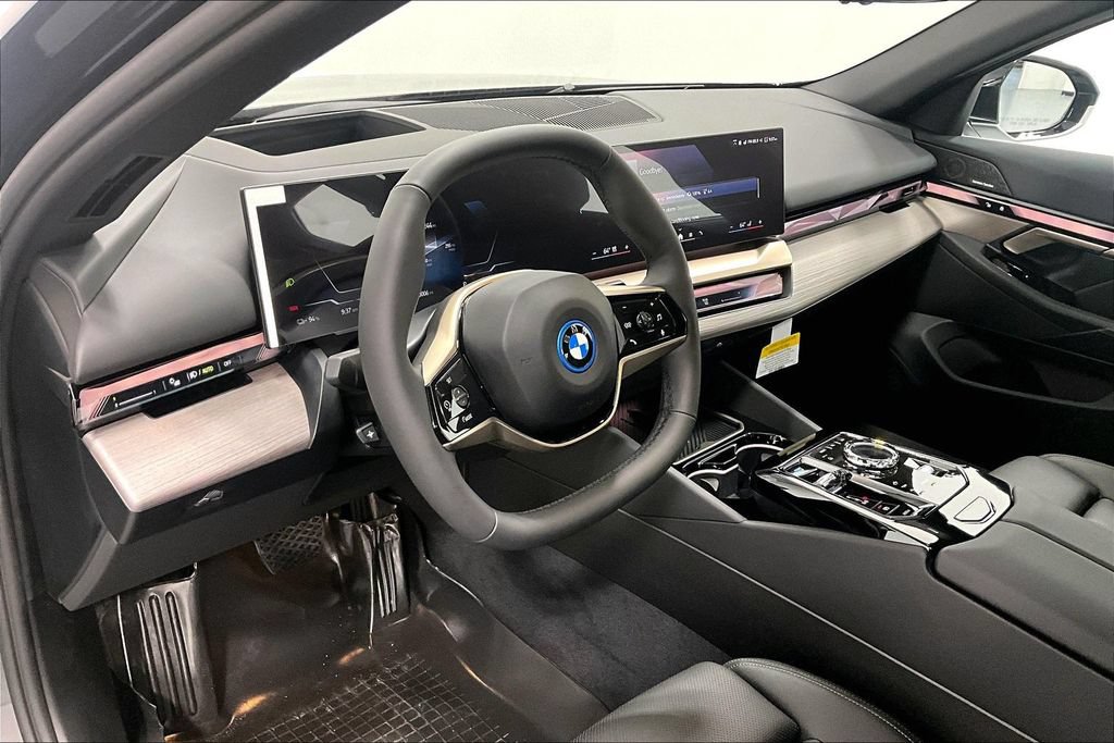 New 2026 BMW i5 eDrive40 w/ Executive Package RWD image 19