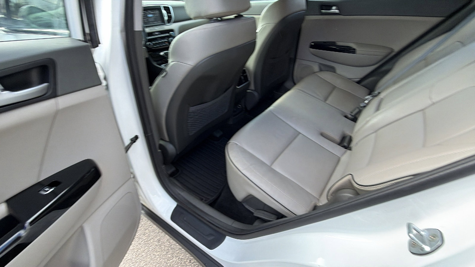 Used 2018 Kia Sportage EX image 24