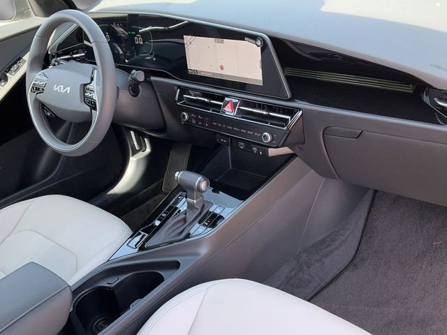 Used 2025 Kia Niro EX image 17