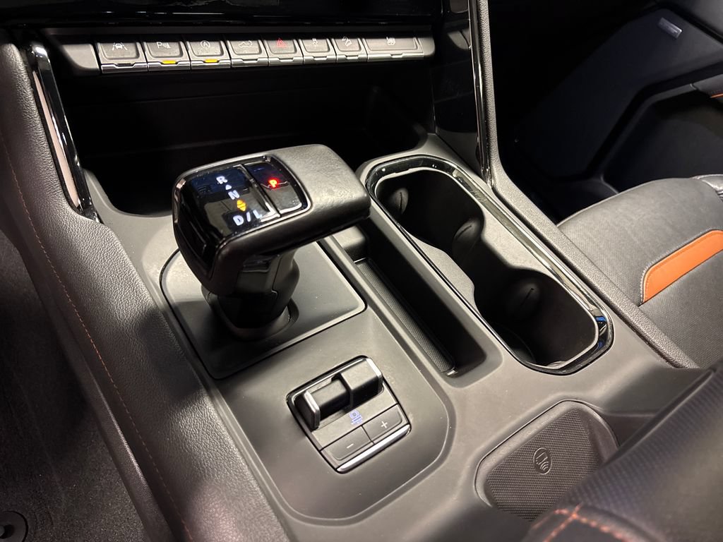 Used 2022 GMC Sierra 1500 AT4 w/ AT4 Premium Package AWD/4WD image 39