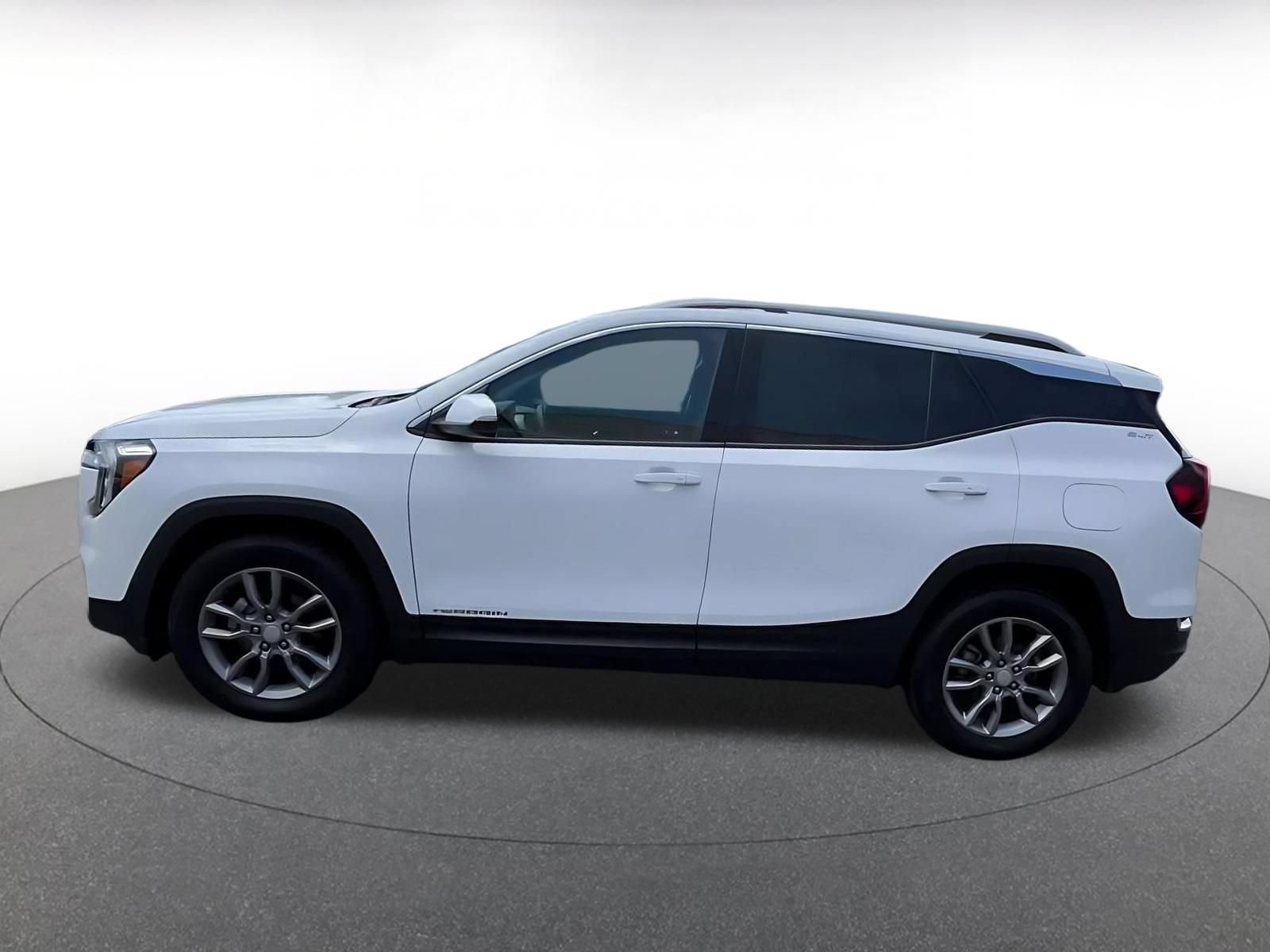 Used 2024 GMC Terrain SLT AWD/4WD image 8