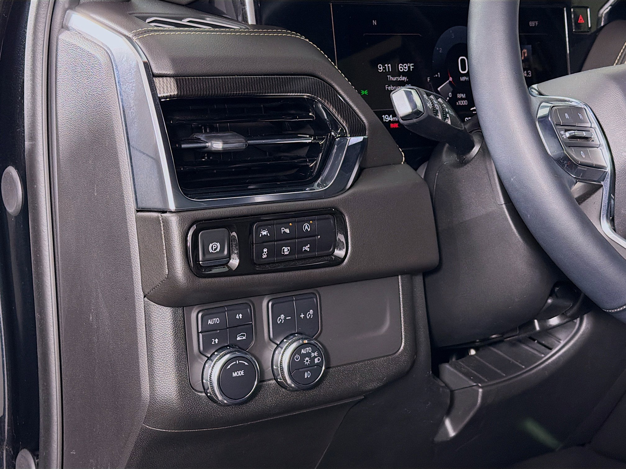 Used 2025 GMC Yukon XL Elevation image 11