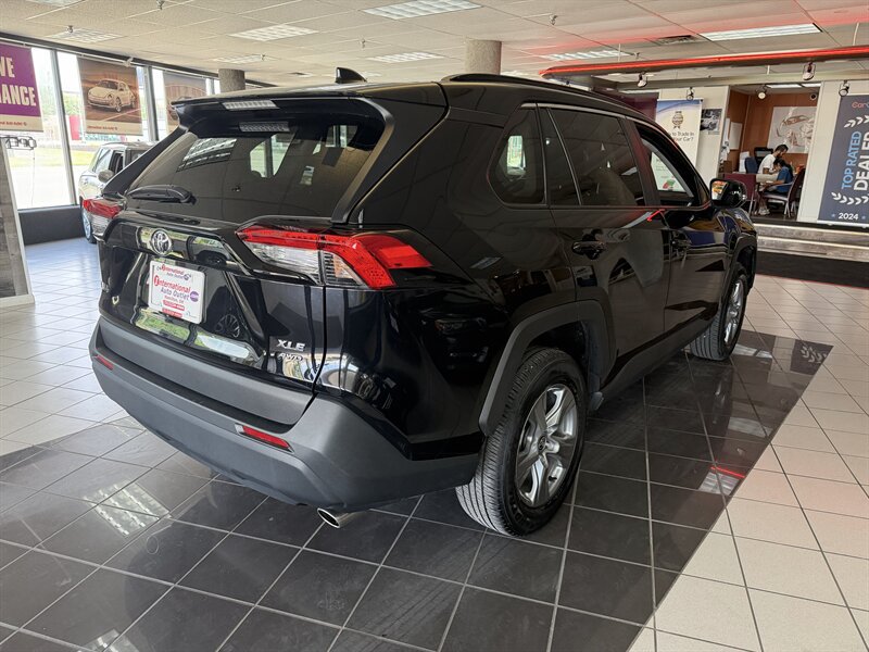 Used 2025 Toyota RAV4 XLE AWD/4WD image 22