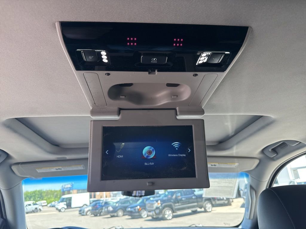 Used 2018 Cadillac Escalade Premium Luxury AWD/4WD image 16