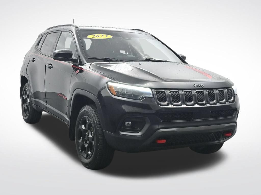 Used 2023 Jeep Compass Trailhawk w/ Trailhawk Elite Group AWD/4WD image 3