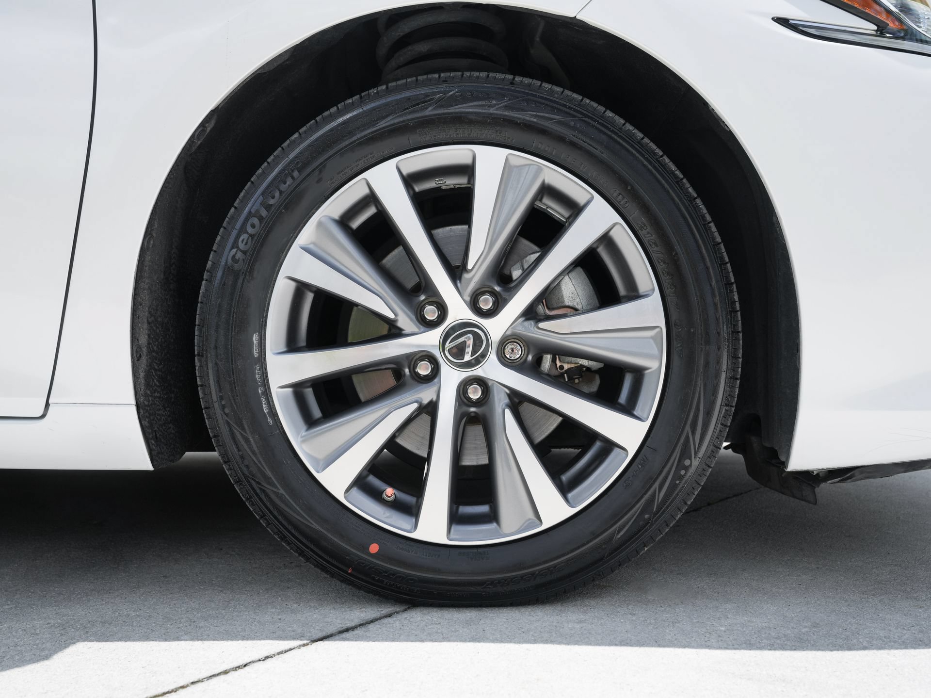 Used 2020 Lexus ES 300h w/ Premium Package FWD image 29