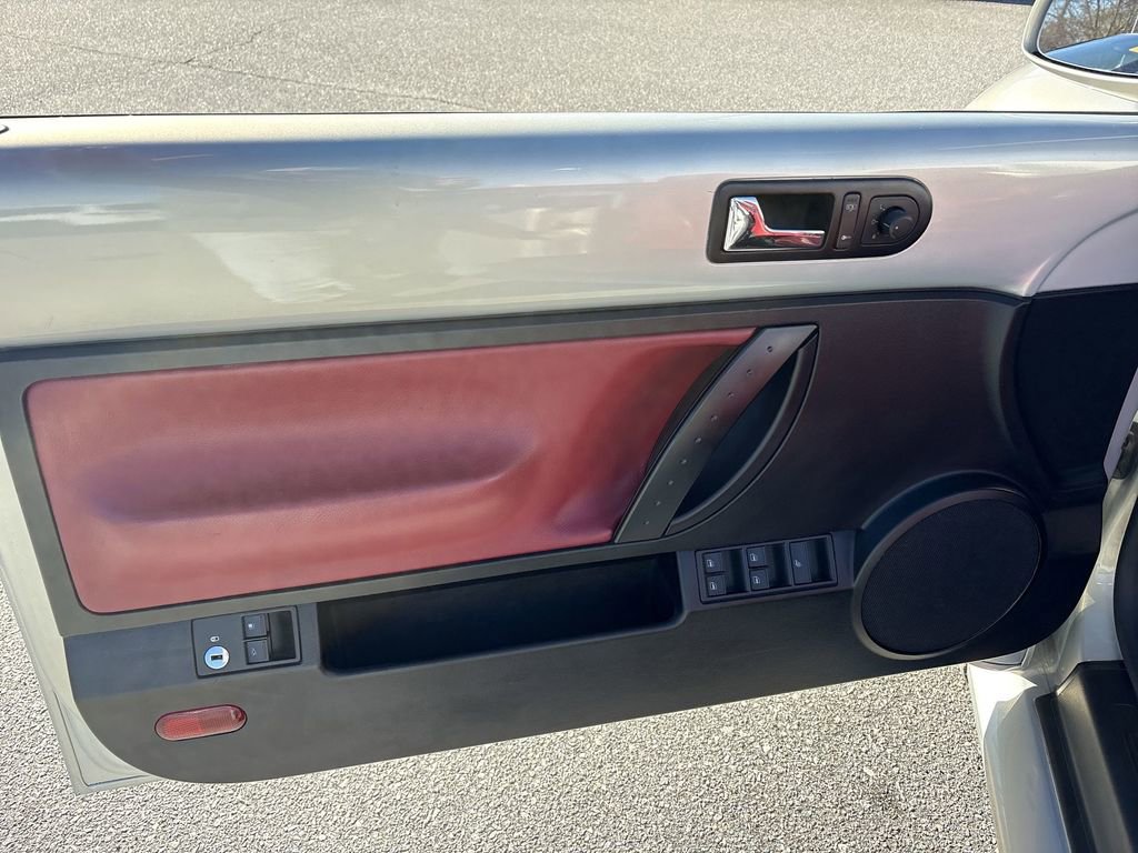 Used 2009 Volkswagen Beetle Blush image 19