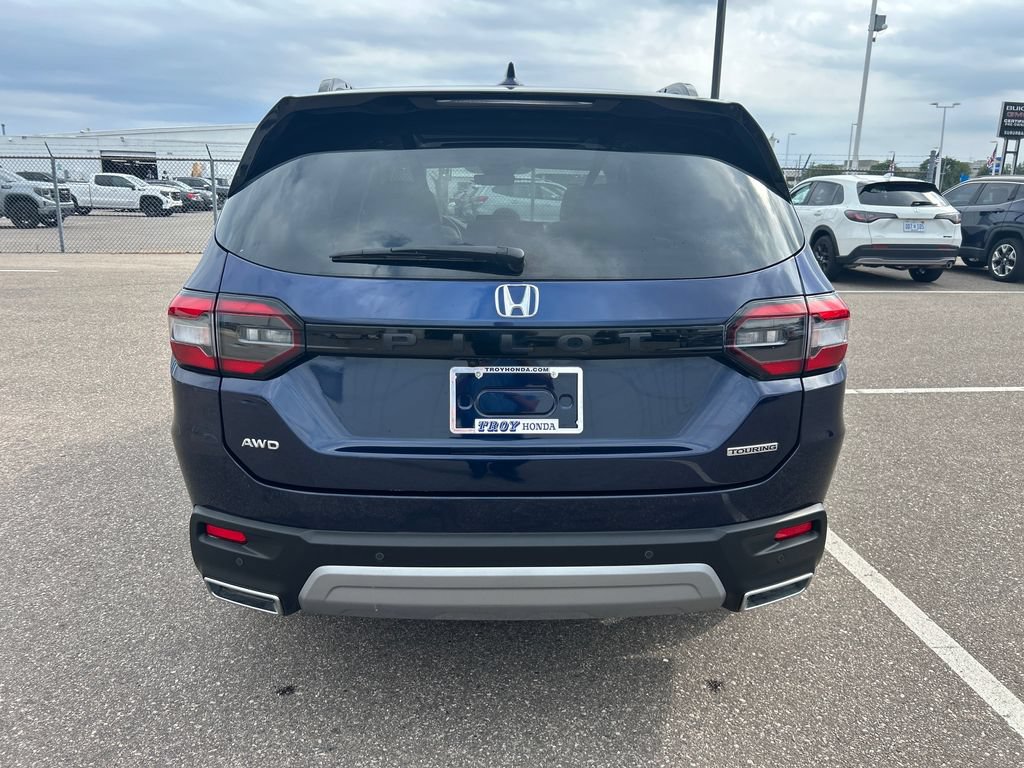 Certified 2024 Honda Pilot Touring image 7