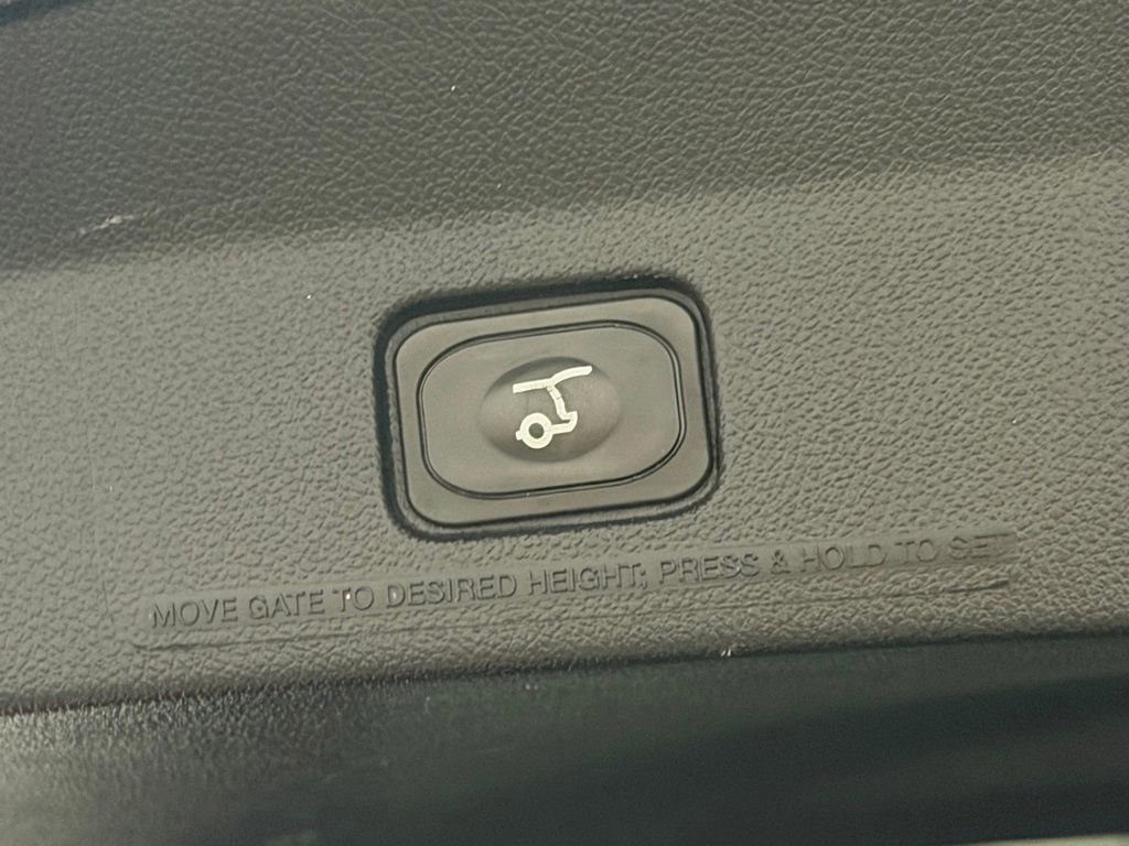 Used 2019 Ford Explorer XLT w/ Equipment Group 202A AWD/4WD image 18