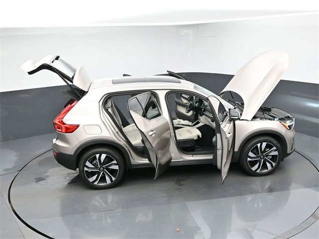 Used 2024 Volvo XC40 B5 Plus w/ Protection Package Premier image 47