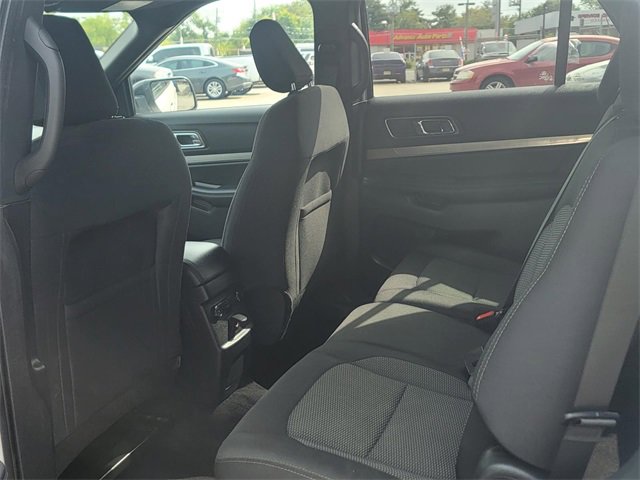 Used 2019 Ford Explorer XLT image 11