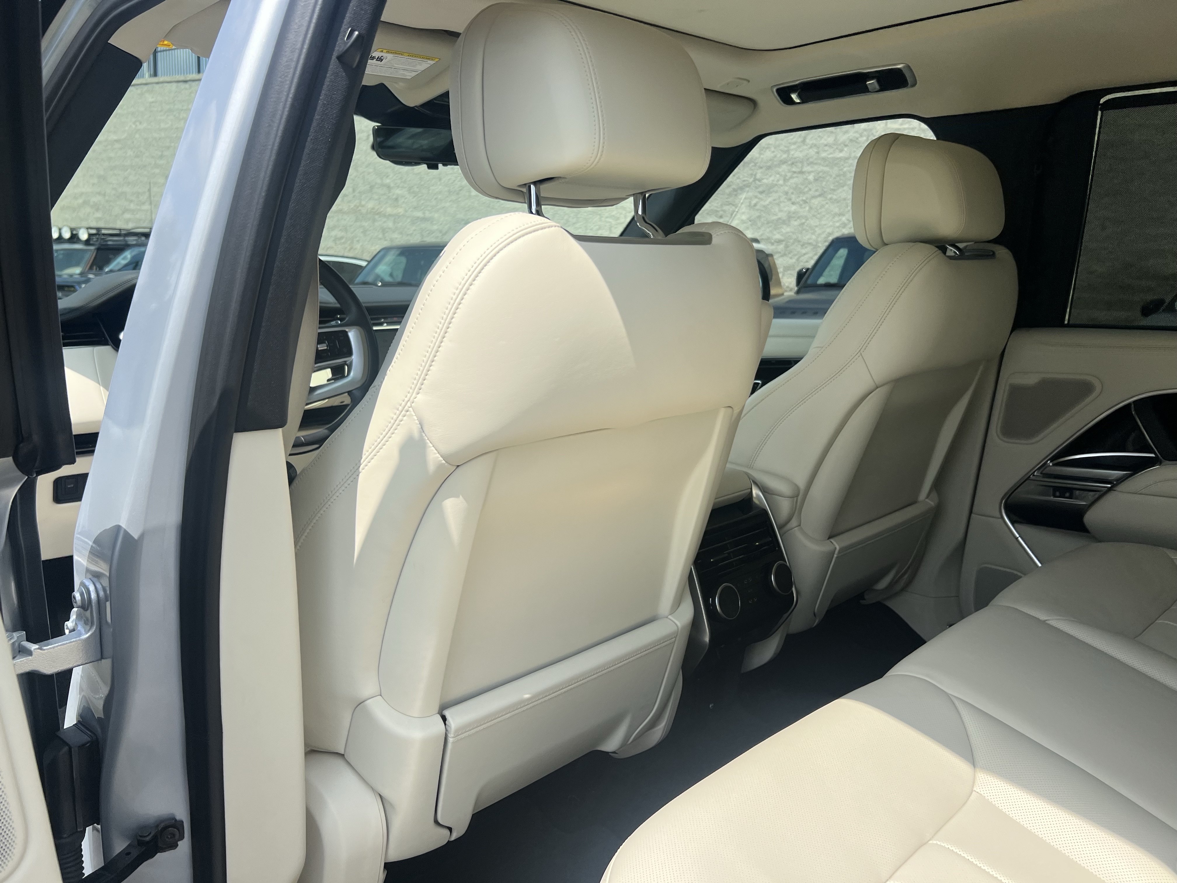 Certified 2025 Land Rover Range Rover SE AWD/4WD image 35