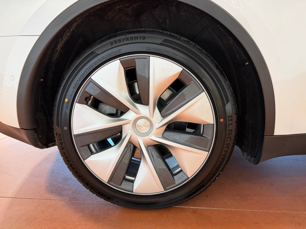 Used 2020 Tesla Model Y Long Range AWD/4WD image 16