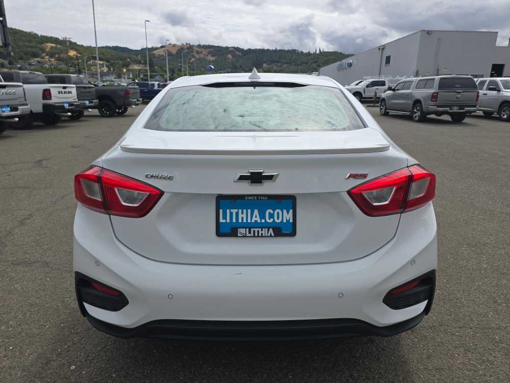 Used 2019 Chevrolet Cruze LT w/ Convenience Package FWD image 4