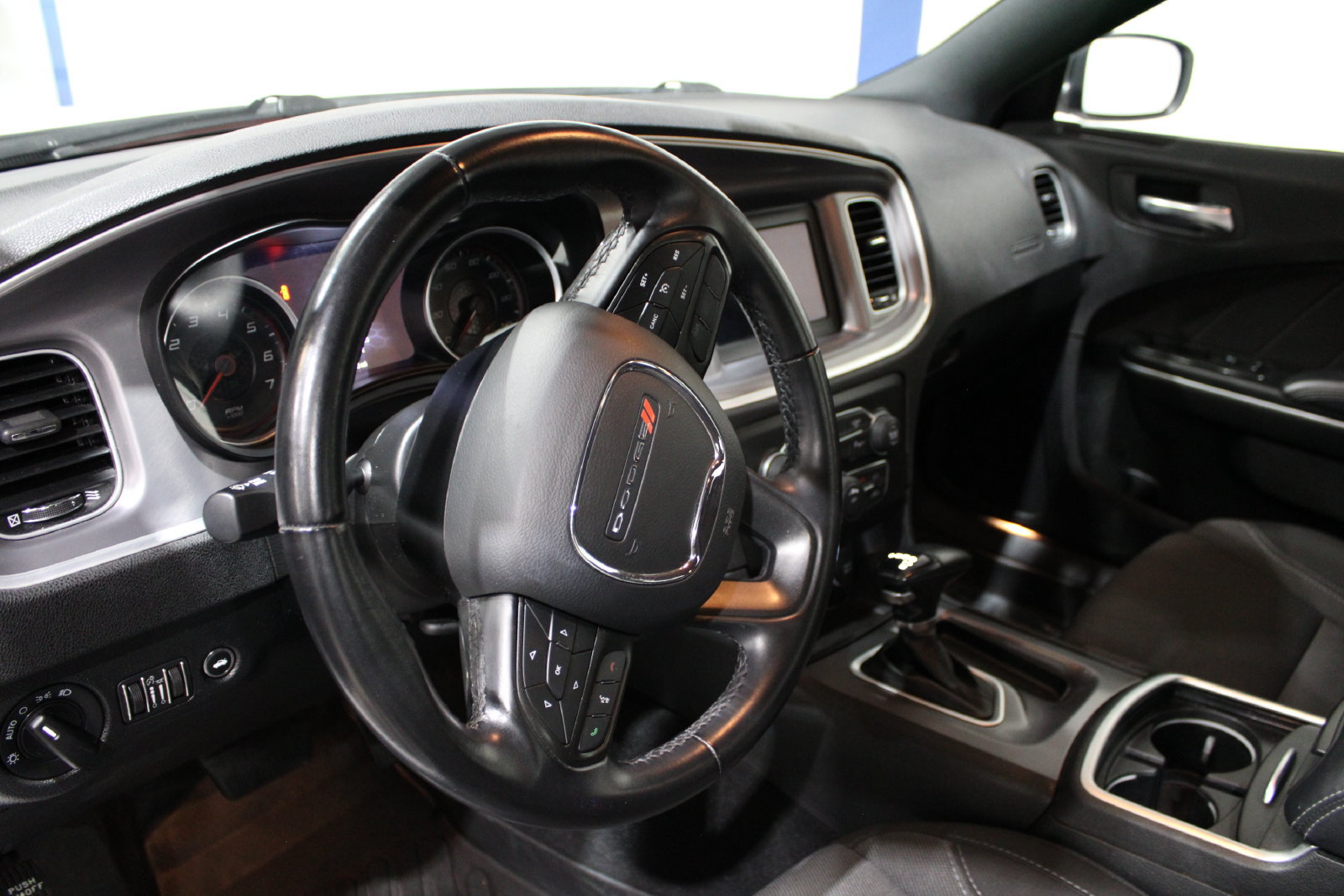 Used 2022 Dodge Charger SXT RWD image 16