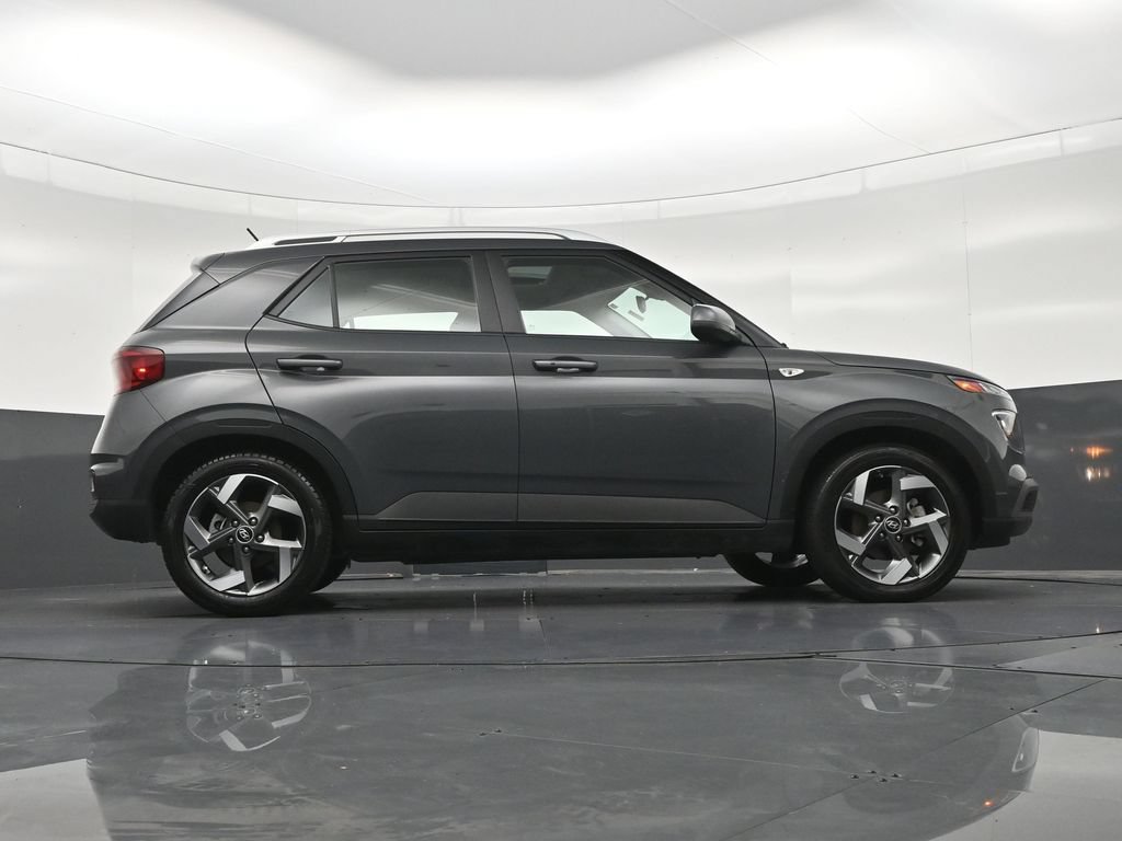 Used 2024 Hyundai Venue SEL FWD image 28