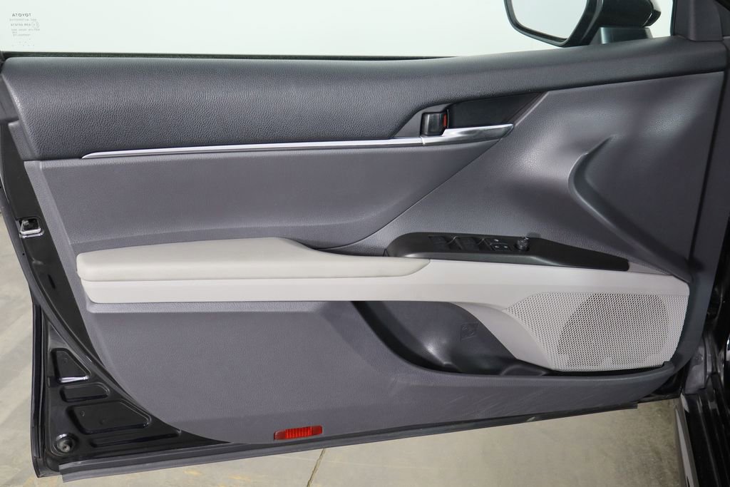 Used 2021 Toyota Camry SE image 19