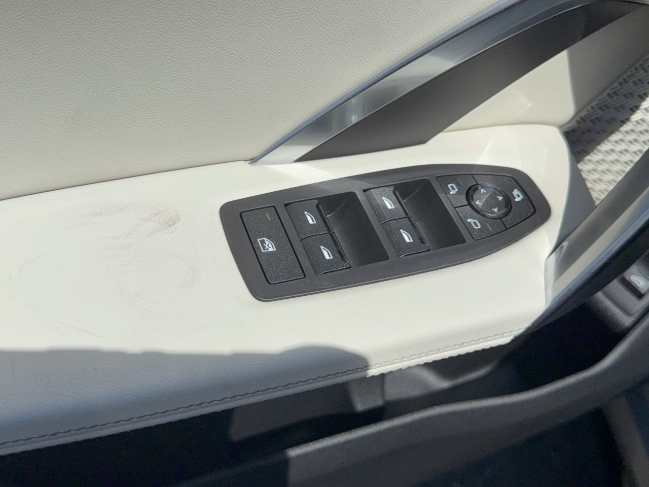 New 2027 BMW X1 xDrive28i AWD/4WD image 15