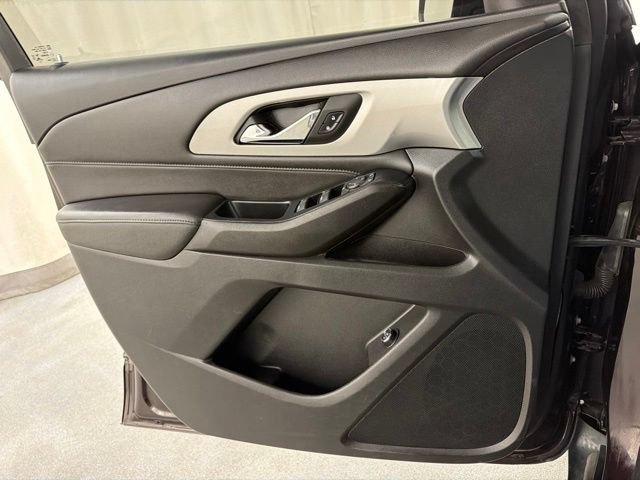 Used 2023 Chevrolet Traverse LT w/ Rear Camera Mirror Package AWD/4WD image 23