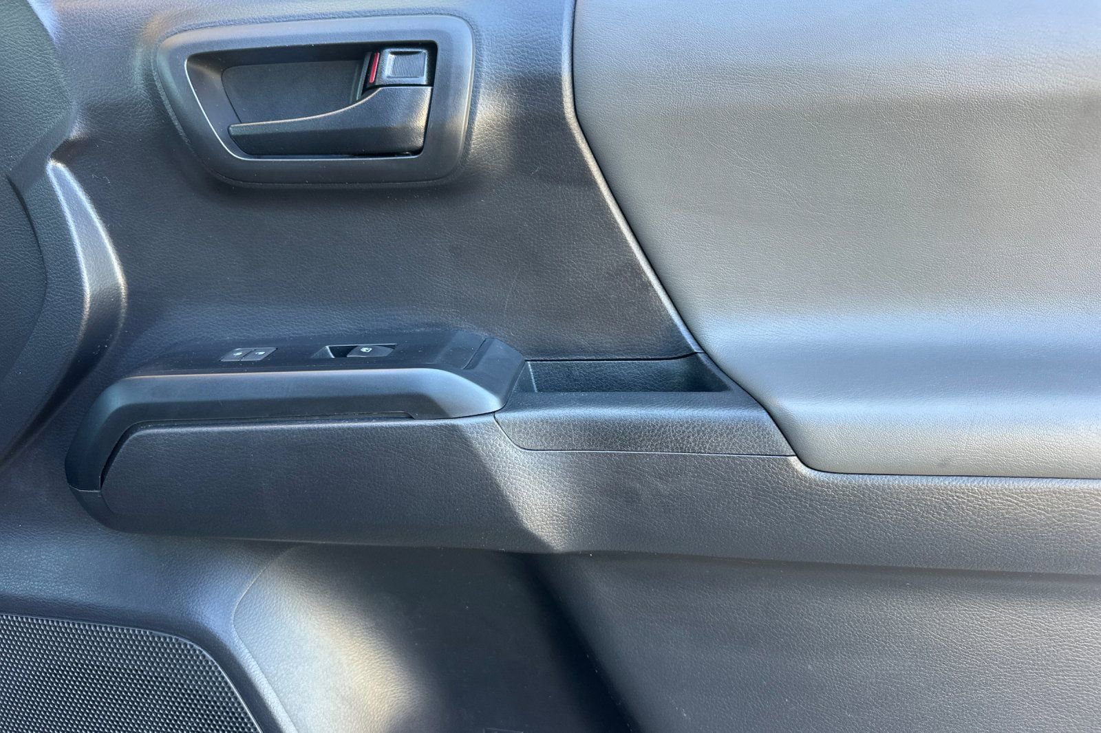 Used 2022 Toyota Tacoma SR AWD/4WD image 18