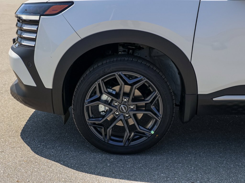 New 2026 Nissan Kicks SR FWD image 12