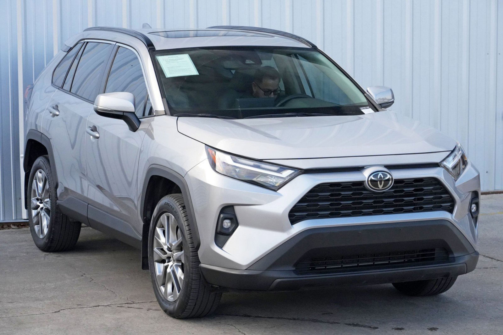 Used 2022 Toyota RAV4 XLE Premium image 51