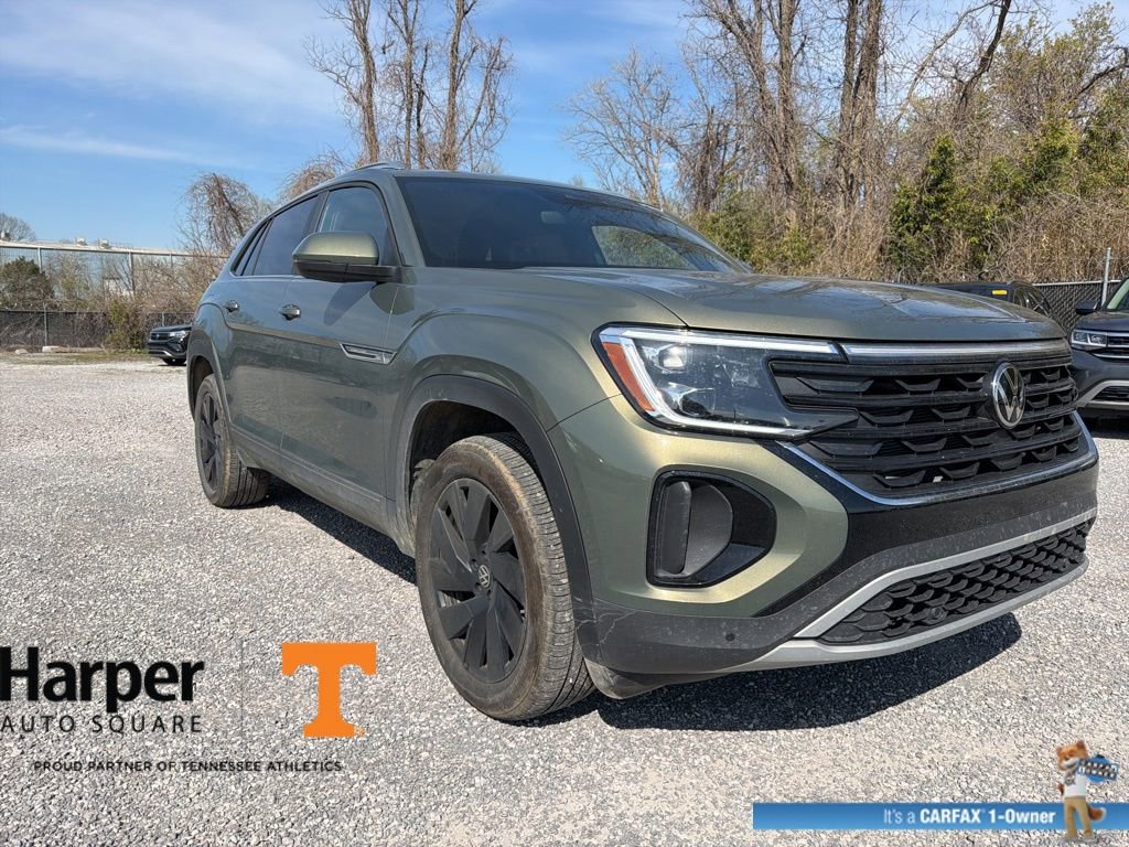 Used 2025 Volkswagen Atlas Cross Sport SE w/ Panoramic Sunroof Package image 7