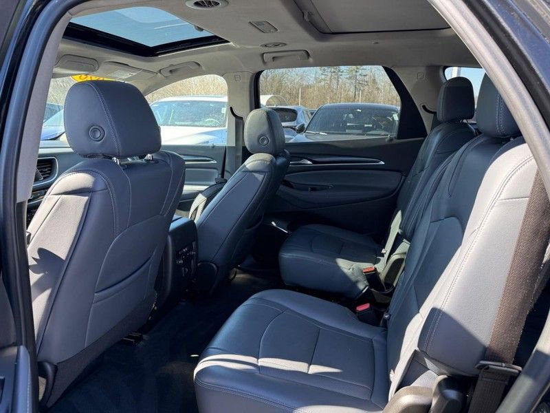 Used 2020 Buick Enclave Essence image 13