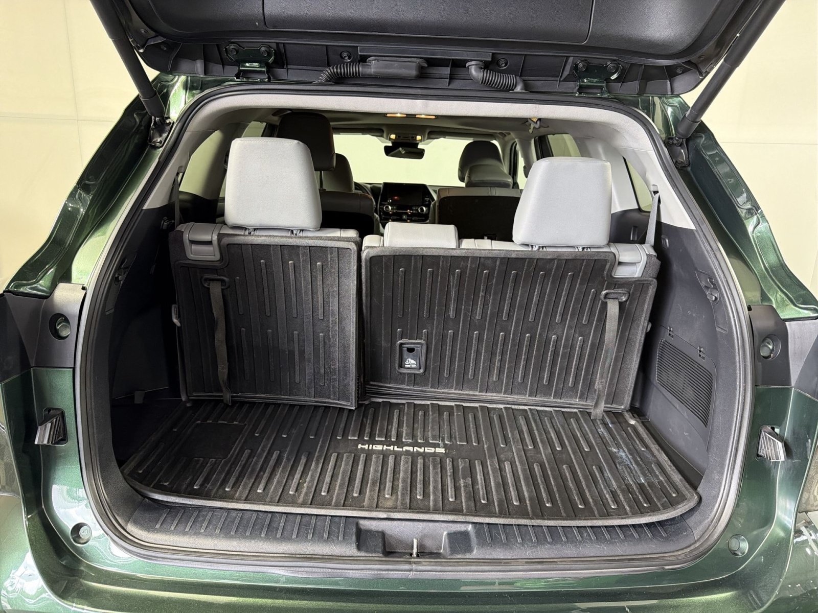 Used 2024 Toyota Highlander XLE AWD/4WD image 27