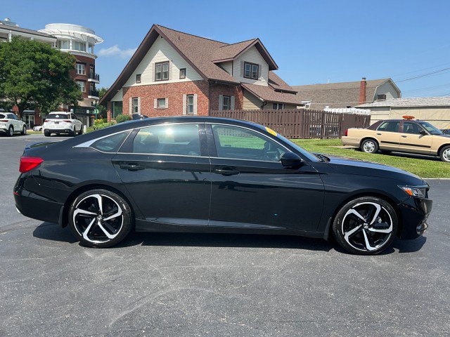 Used 2018 Honda Accord Sport image 5