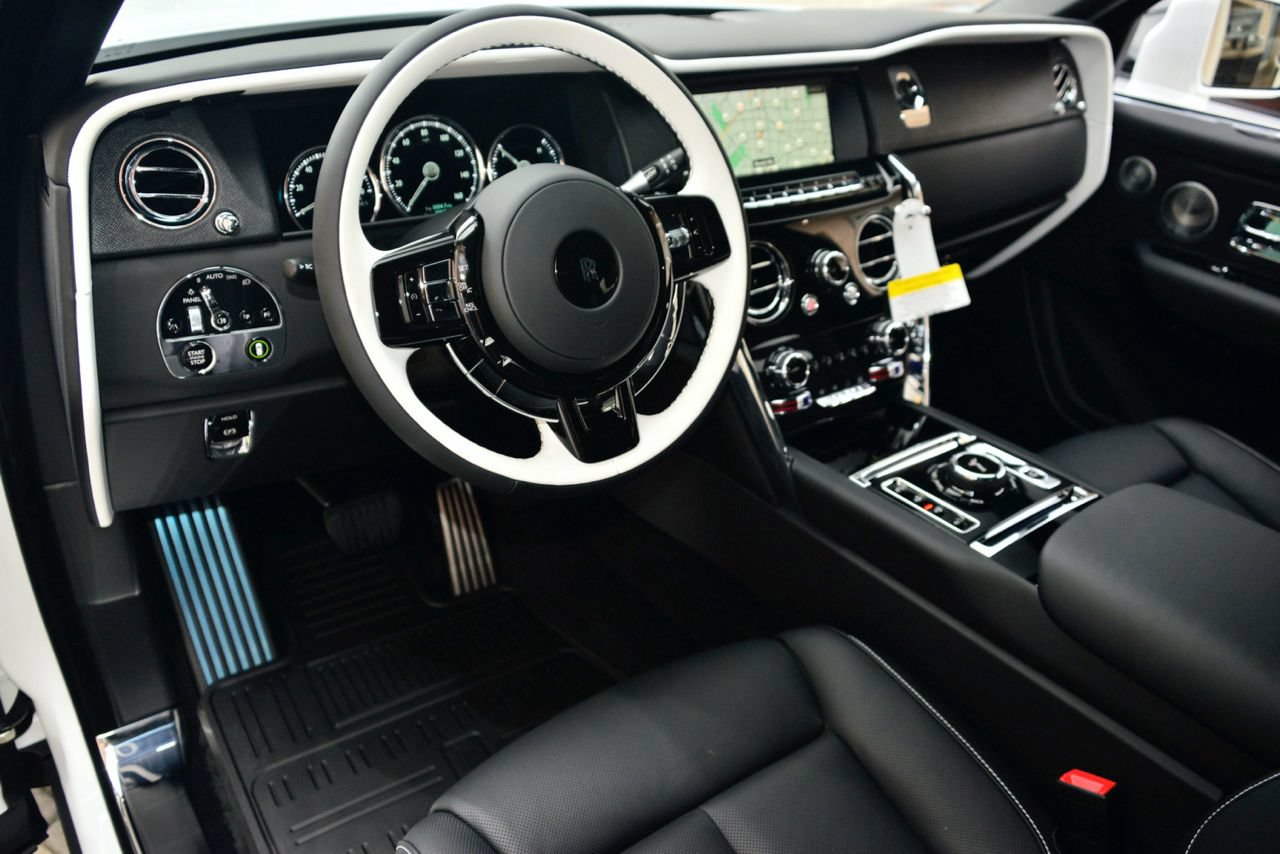 Certified 2023 Rolls-Royce Cullinan w/ Technology Package AWD/4WD image 17