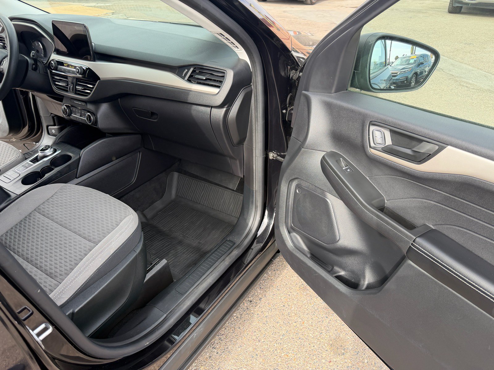 Used 2022 Ford Escape SE FWD image 15