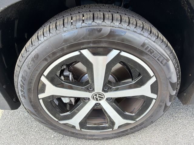 Used 2025 Volkswagen Tiguan SE image 11
