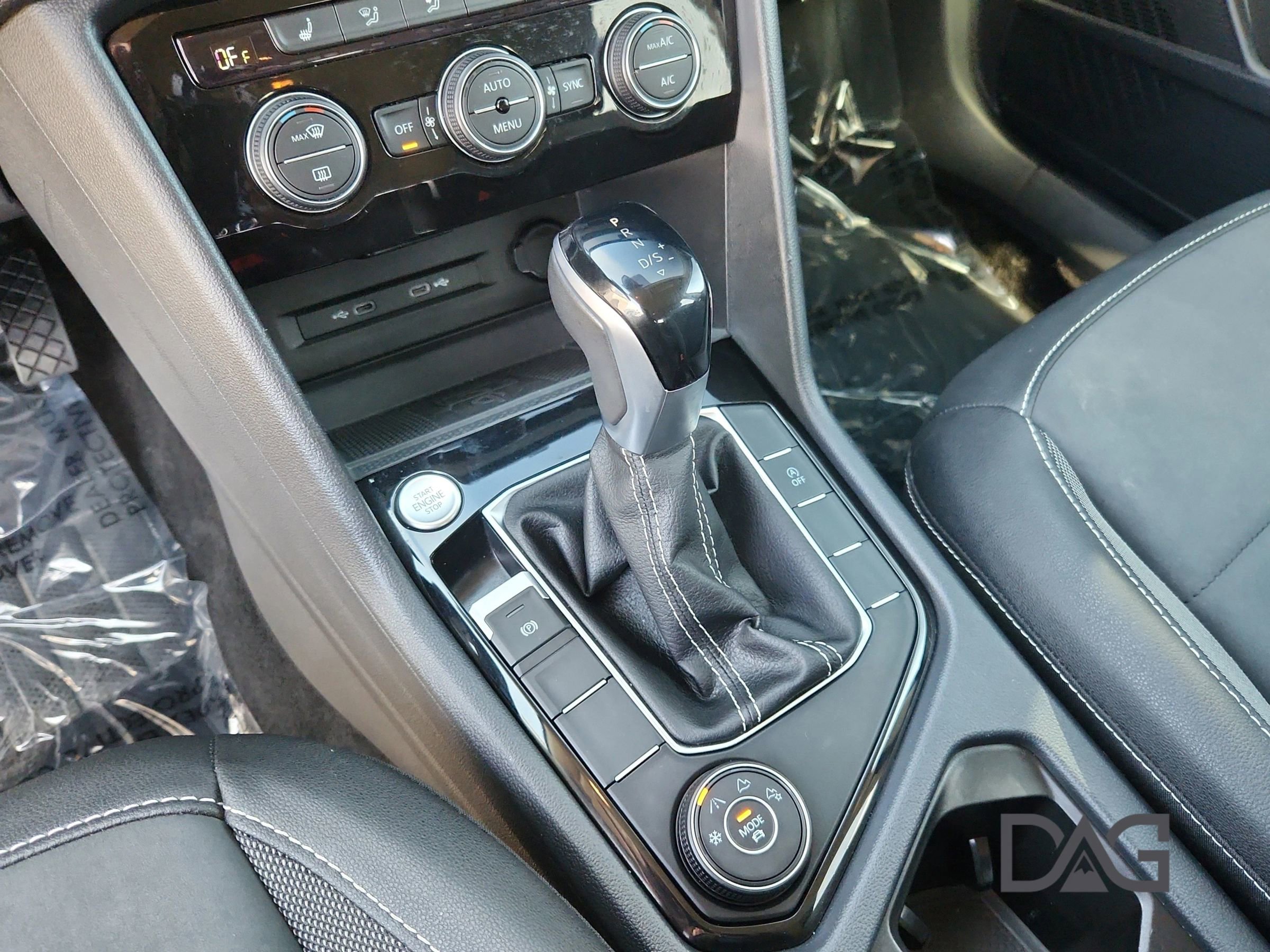 Used 2024 Volkswagen Taos SE image 32