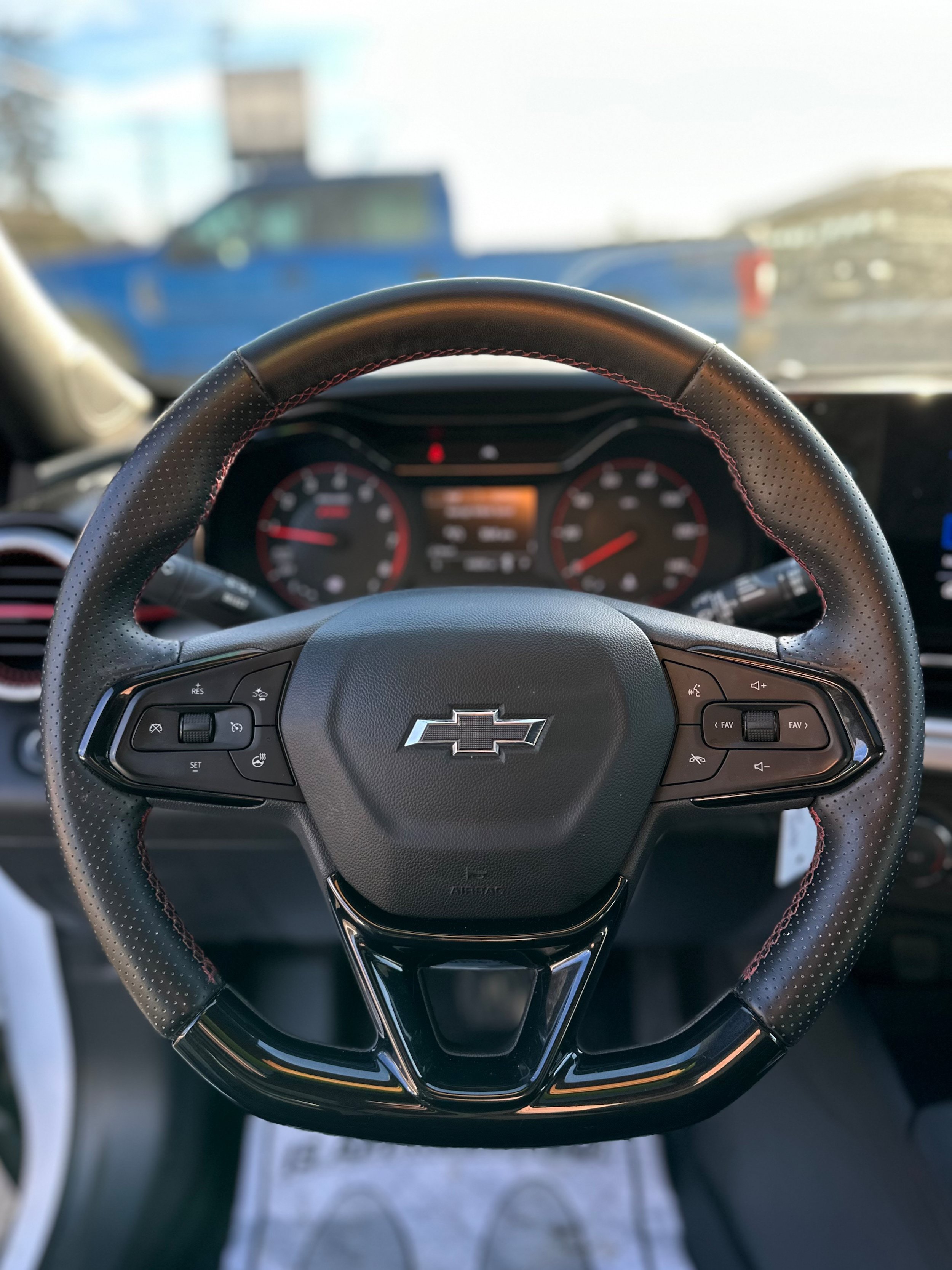 Used 2024 Chevrolet Trax RS w/ Sunroof Package FWD image 12