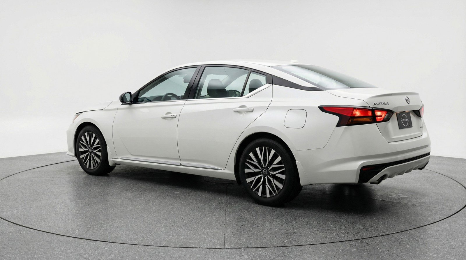 Used 2025 Nissan Altima 2.5 SV image 6