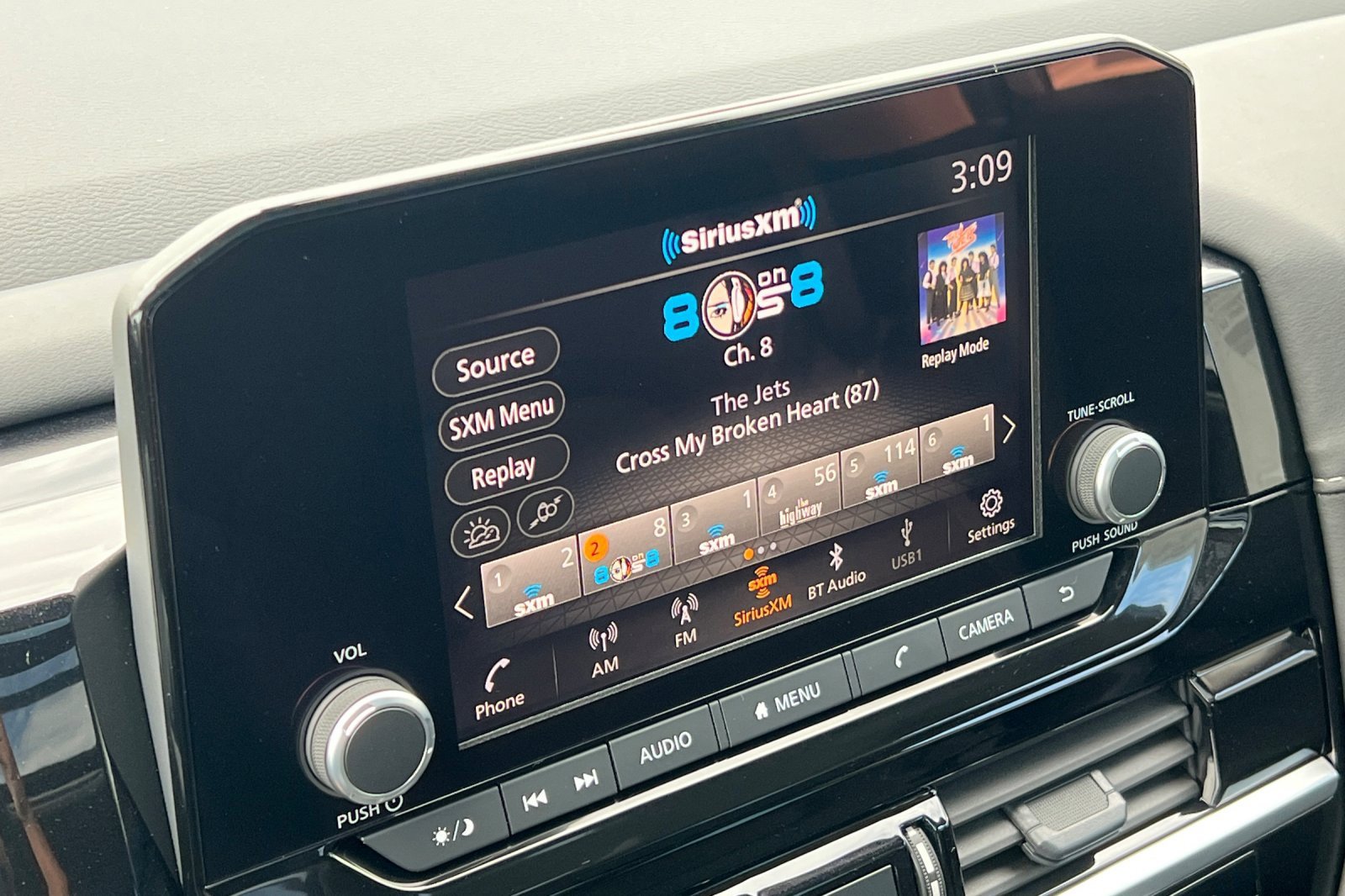 New 2025 Nissan Pathfinder SV w/ SV Premium Package image 22