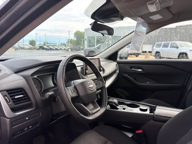 Used 2025 Nissan Rogue SV AWD/4WD image 14