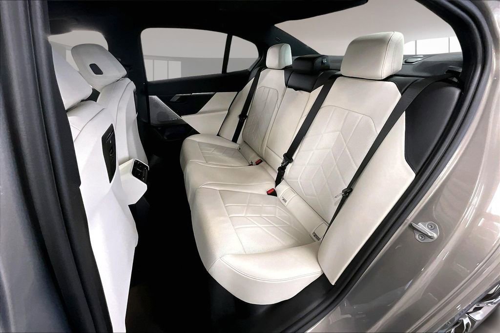 Used 2025 BMW i5 xDrive40 w/ Premium Package image 20